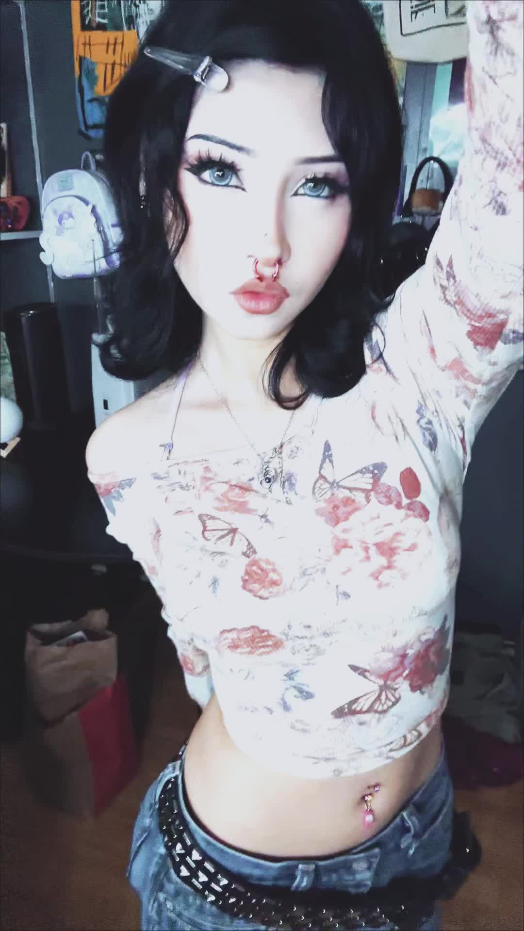 TikTok post by @th3horrorz for Eyemoody. Caption reads: [...] medieval blue// Code: horz❤️....