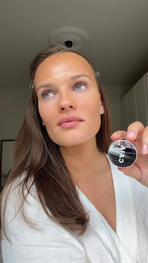Instagram post by @lisaalexandraa for CAIA COSMETICS. Caption reads: annonse @caiacosmetics 🤍 the wake me up cream is....
