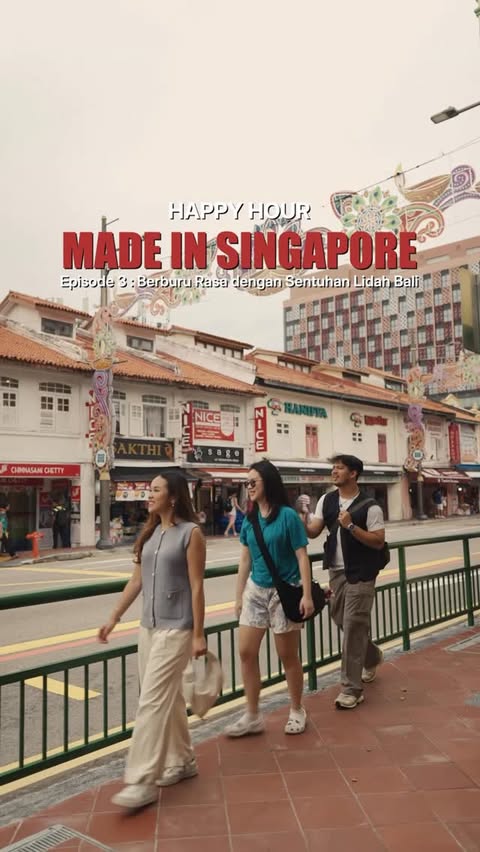 Instagram post by @gladysvctry for VisitSingapore. Caption reads: Buat para food lover yang selalu semangat kalau....