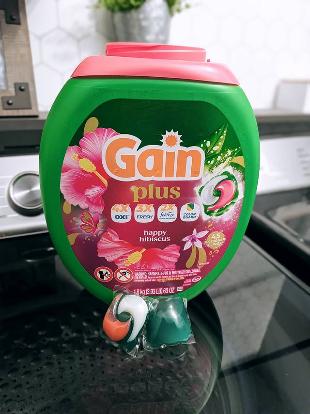 Instagram post by @officialjenc for I Love Gain. Caption reads: [...] Convenient and no mess! @influenster....