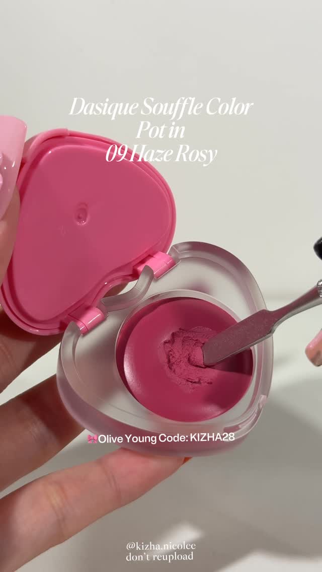 Instagram post by @kizha.nicolee for Kaja Beauty. Caption reads: pink blushers r my fave!!🍓🎀💗😭

....