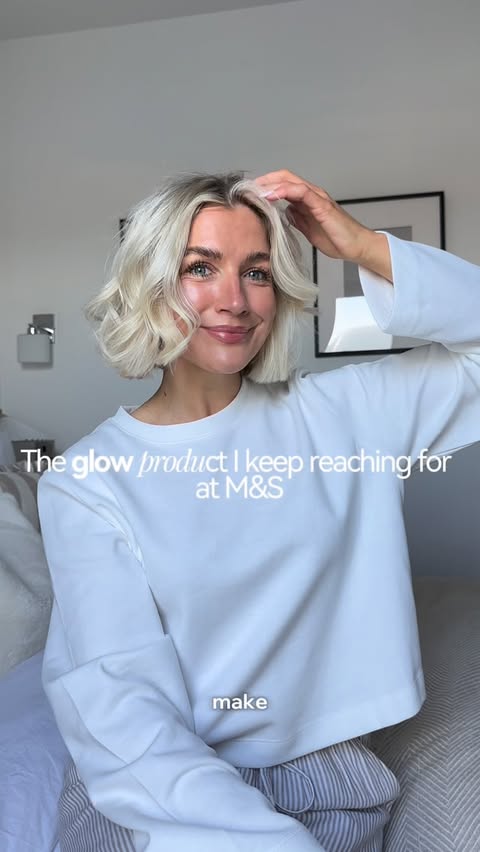 Instagram post by @sarahconleyx for ICONIC LONDON. Caption reads: [...] for lately using two favourites from ICONIC....