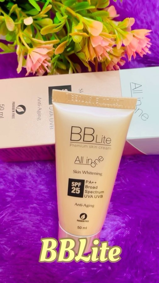 Instagram post by @momslife_aadi_anvi for Viral Pitch. Caption reads: Are you dealing with stubborn sun spots, age....