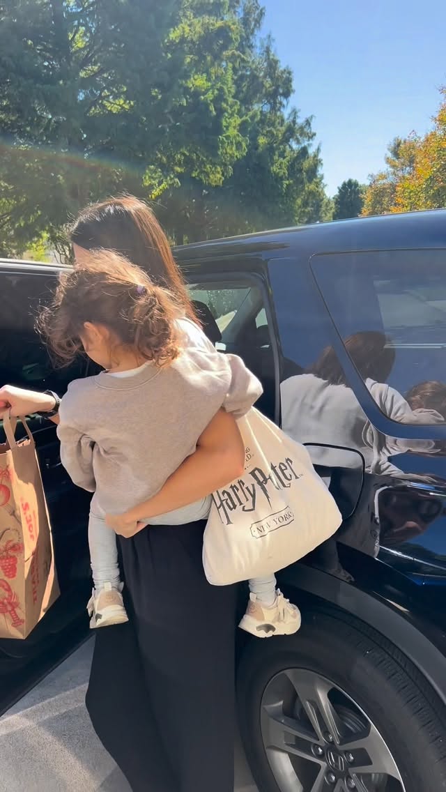 Instagram post by @magicblog.usa for Lockin. Caption reads: [...] Black Friday when you can save now?💥....