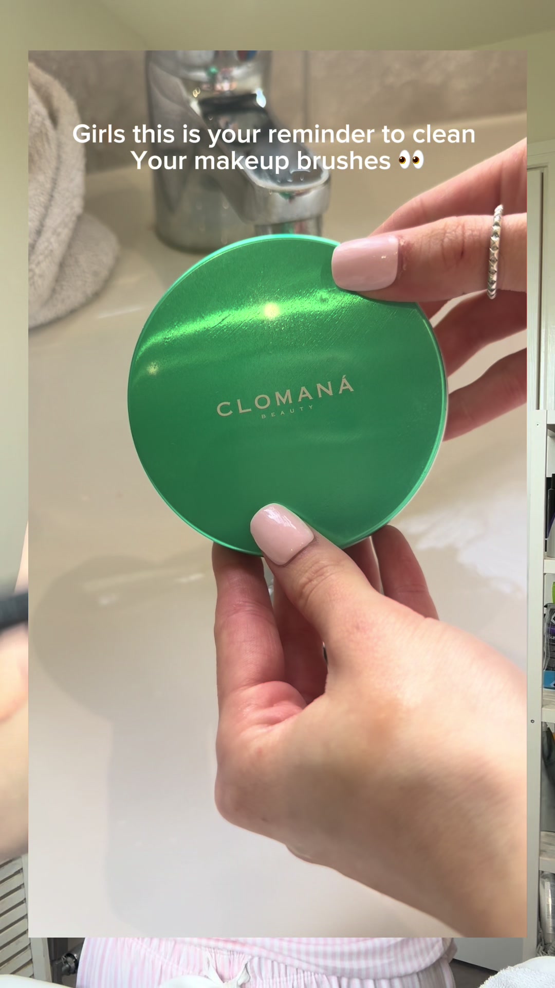 TikTok post by @wlksstudios_ for Clomaná. Caption reads: [...] the easiest and quickest way with the....
