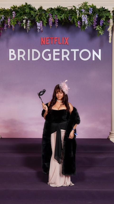 Instagram post by @layanne.bch for Bridgerton. Caption reads: Trop reconnaissante 🥹✨ invitation....