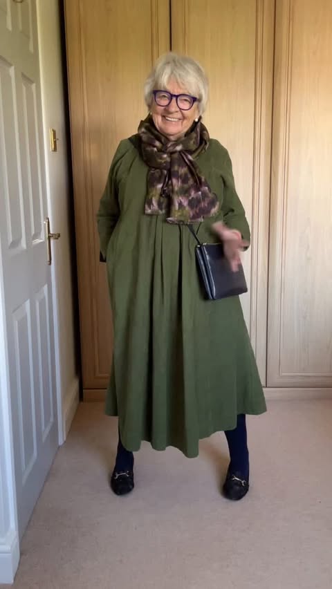 Instagram post by @vivthecarer for Snag. Caption reads: [...] shoes @katebartondesigns dress @snagtights....