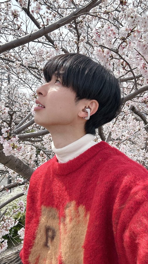 Instagram post by @hanao87_0 for Shokz. Caption reads: 出るたびに進化するShokzのイヤホンマジすげぇ😳
今回のはイヤーカフでアクセサリー感あっ....