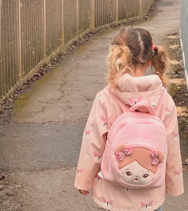 Instagram post by an influencer for OUOZZZ. Caption reads: [...] of day 🌸 this one is from @ouozzz_shop 🧸....