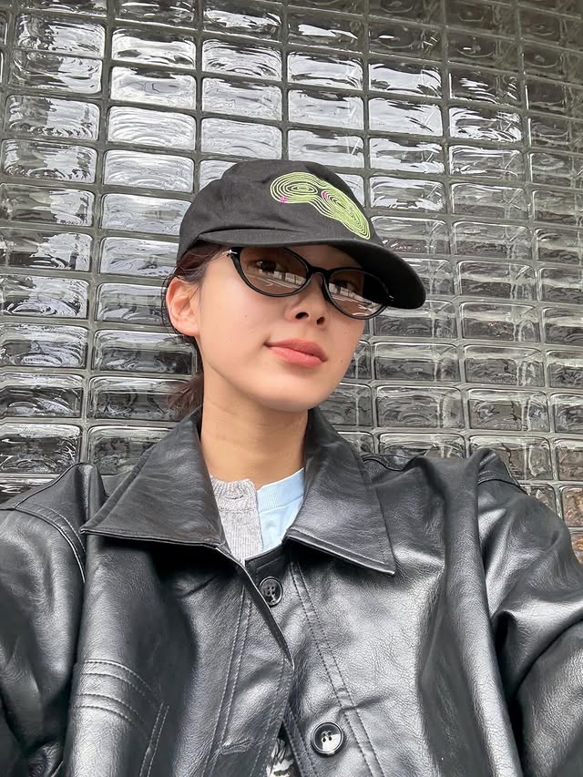 Instagram post by @__ru_ru_ru for Clarks Originals. Caption reads: ・
BLUE....