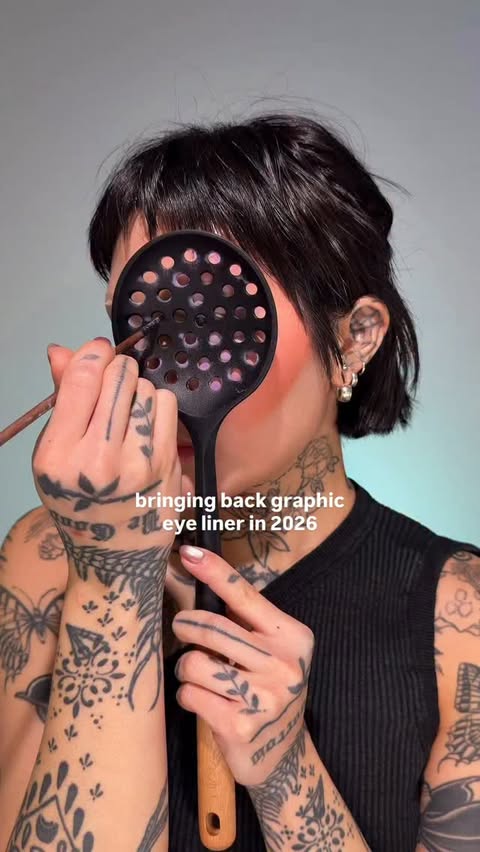 Instagram post by @meicrosoft for ColourPop Cosmetics. Caption reads: [...] by @issy_hine for the sparkles! •....