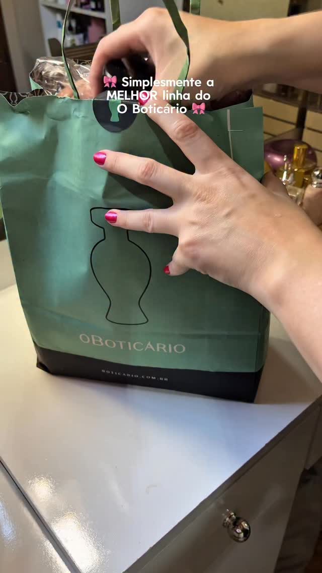 Instagram post by @bbrunabeauty for O Boticário. Caption reads: 💐💐💐

#produtosdebeleza #perfumesfemininos....