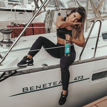 Instagram post by @pearlskeee for Fitvine Wine. Caption reads: 𝘼𝙏𝙏𝙀𝙉𝙏𝙄𝙊𝙉 𝙒𝙄𝙉𝙀 𝙇𝙊𝙑𝙀𝙍𝙎 🍷 ⁣ ⁣ I....