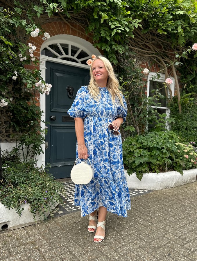 Instagram post by an influencer for Aspinal of London. Caption reads: [...] @vionicshoes.uk and bag @aspinaloflondon.....