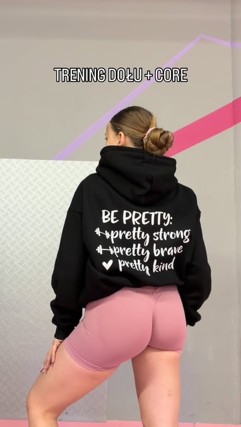 Instagram post by @sandra_osyra for Ironpanda. Caption reads: TRENING DOŁU + CORE 💪🏻

Bluza od....