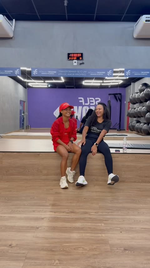 Instagram post by @romababadeira for Selfit Academias. Caption reads: Foi não Charlene kkkk #embaixadorselfit #fy....