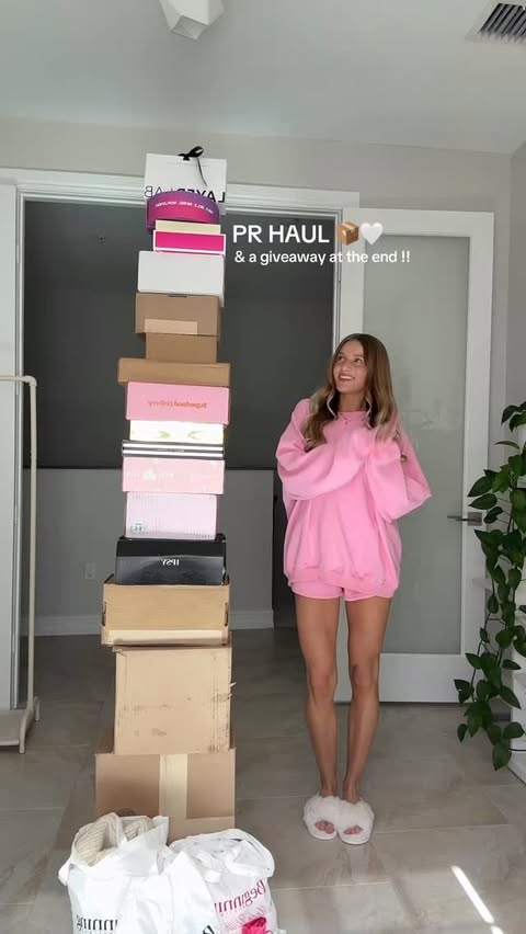 Instagram post by @caitlinelizaxo for bareMinerals. Caption reads: [...] @ipsy @josiemaran @blakebrownbeauty....