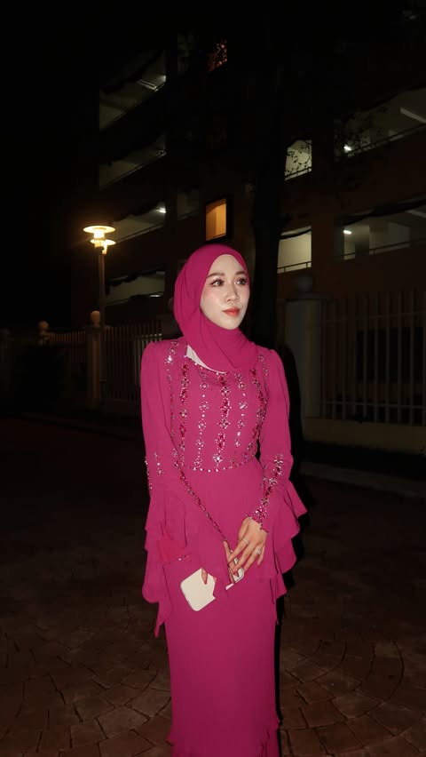 Instagram post by @shimasyra for HIJABISTAHUB. Caption reads: @hijabista.hub 🩷 #HijabistaHubLebaran2026....