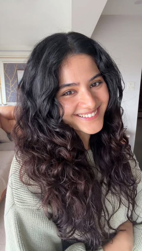 Instagram post by @shreyaapujari for Love Beauty and Planet. Caption reads: [...] Defined wavesss in minutes with....