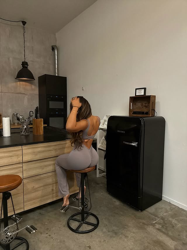 Instagram post by @nadoo.nu for Yeoreo. Caption reads: Smoothie mornings 🥤

@yeoreo_official ad*.