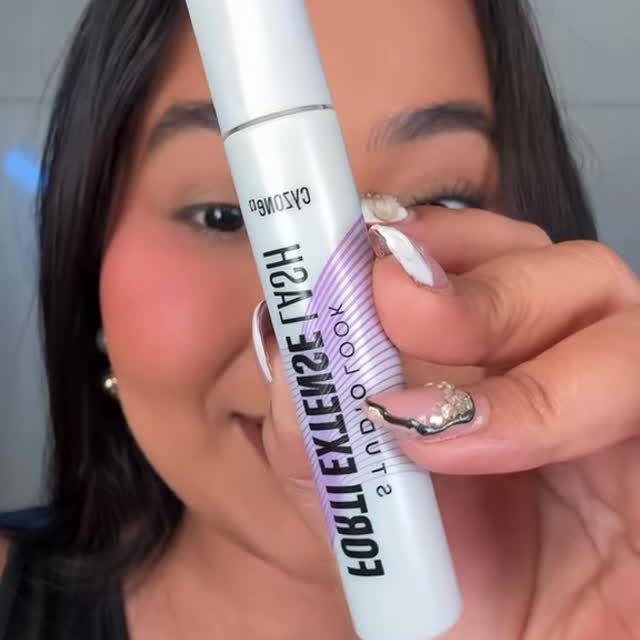 Instagram post by @carmencamposa for Cyzone. Caption reads: Mi secreto para unas pestañas HERMOSASSSS! 🤫🩷🤭....