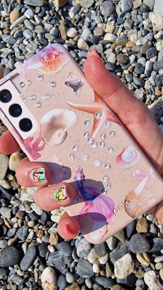 Instagram post by @rachel_styles_official for Pela Case. Caption reads: AD/  Take me back 🇹🇷🏖🌊🐚🌞

How cute is this....