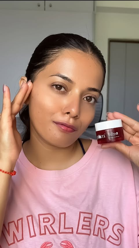 Instagram post by @thatmerakigirl for Plum Goodness. Caption reads: Meet the overnight jelly serum that’s ready to....