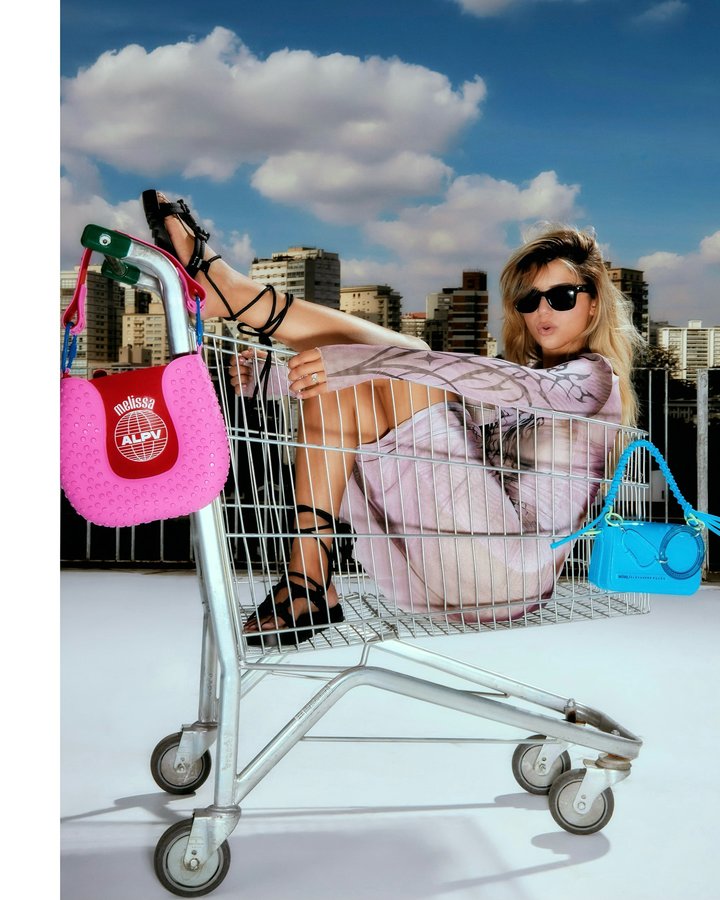 Instagram post by @catarinatourinho for Melissa. Caption reads: 🛒🛒🛒bombshell @melissaoficial x....