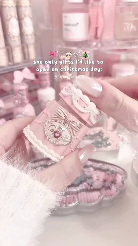 Instagram post by @lovelymiri05 for Flower Knows. Caption reads: @flowerknows_global makeup is so pretty [...].