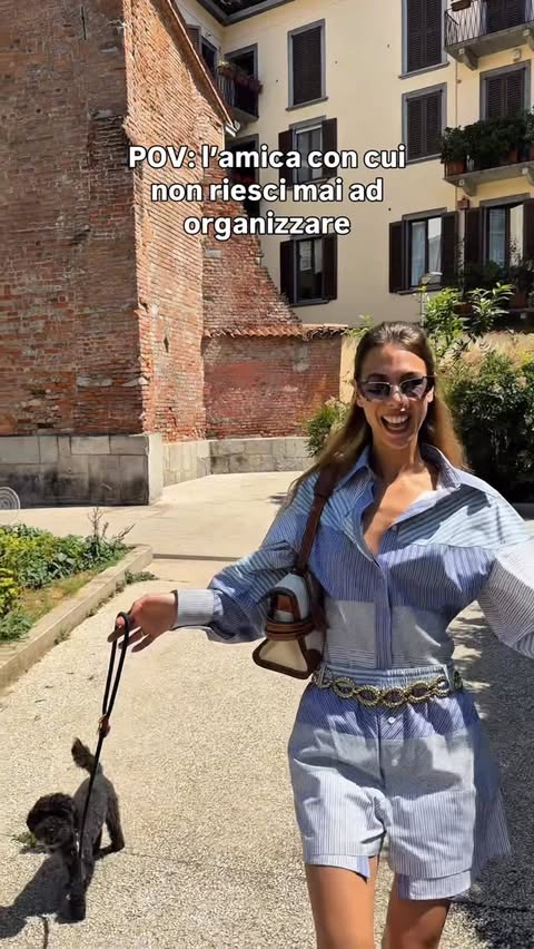 Instagram post by @carothesituation for Moschino. Caption reads: [...] look saranno sempre on point. #adv @moschino....