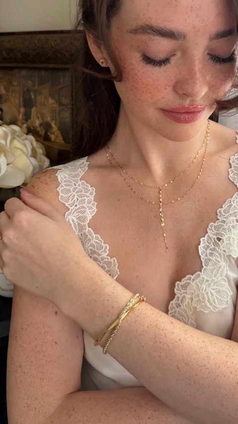Instagram post by @k.els.e.y for Kay Jewelers. Caption reads: [...] off my look with pieces from @kayjewelers....