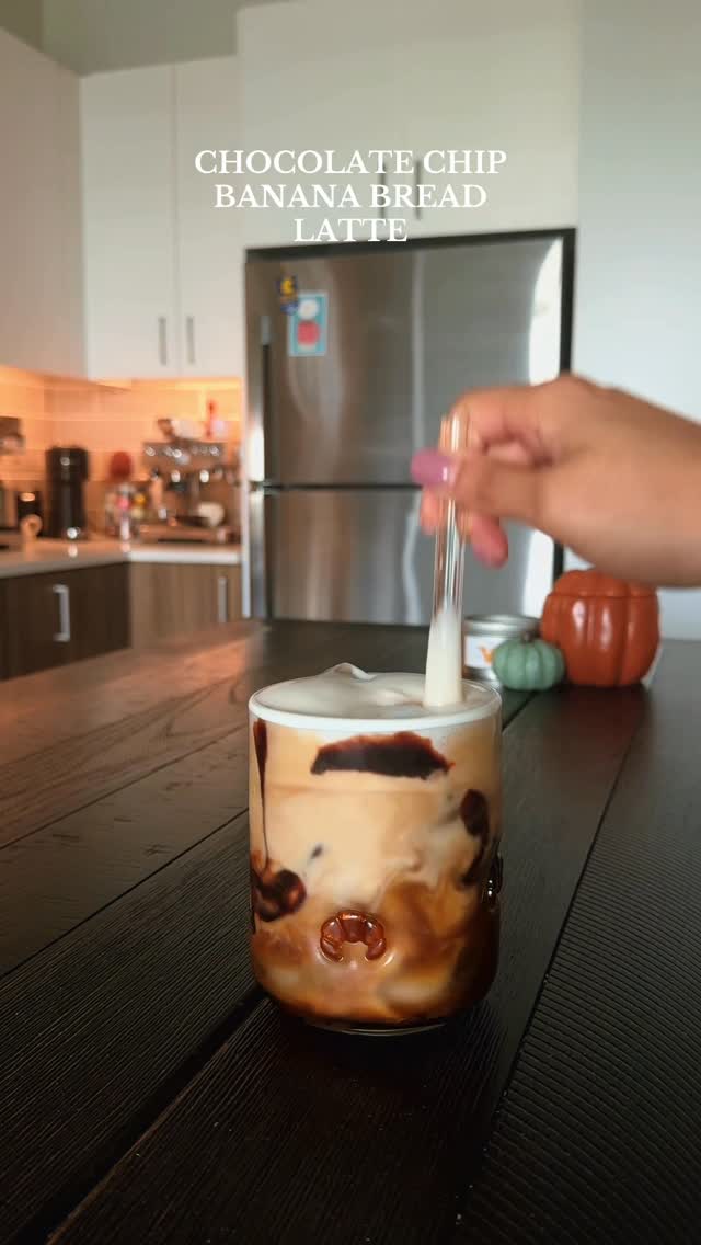 Instagram post by @foodieeshh for Torani. Caption reads: Chocolate Chip Banana Bread Latte 🍌🍫🍪

🍌....