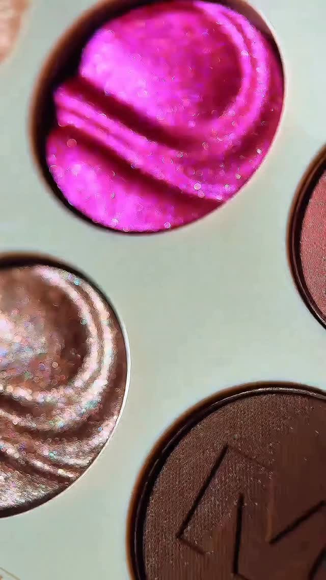 Instagram post by @beautybubble0326 for Morphe. Caption reads: ChromaPlus 6-Pan Eyeshadow Palette -....