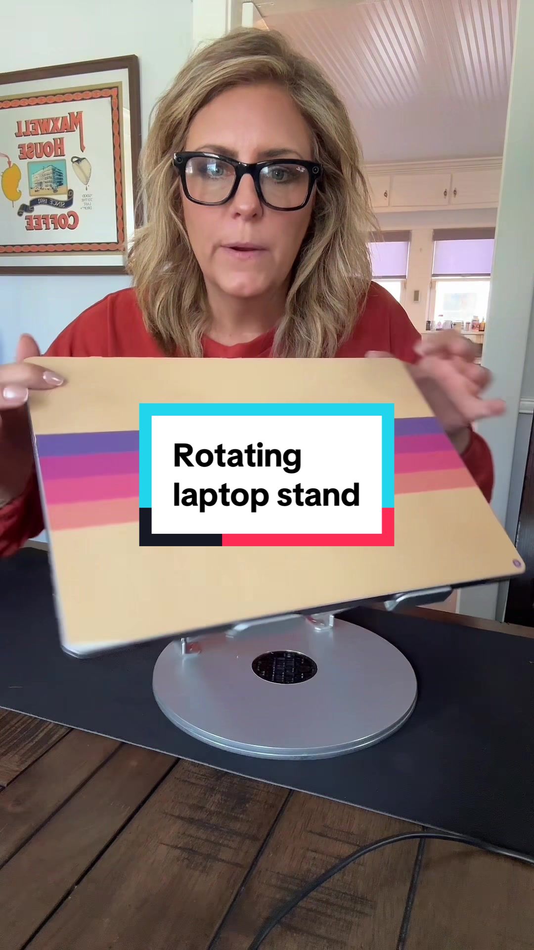 TikTok post by @kristi.kreative for Munbyn. Caption reads: [...] #laptopaccessory #tiktokshopholidayhaul....