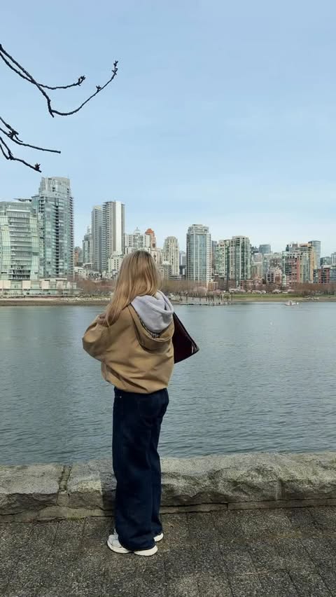 Instagram post by @edenlowther for HUHA. Caption reads: [...] calls for soft, breathable layers @wearhuha.