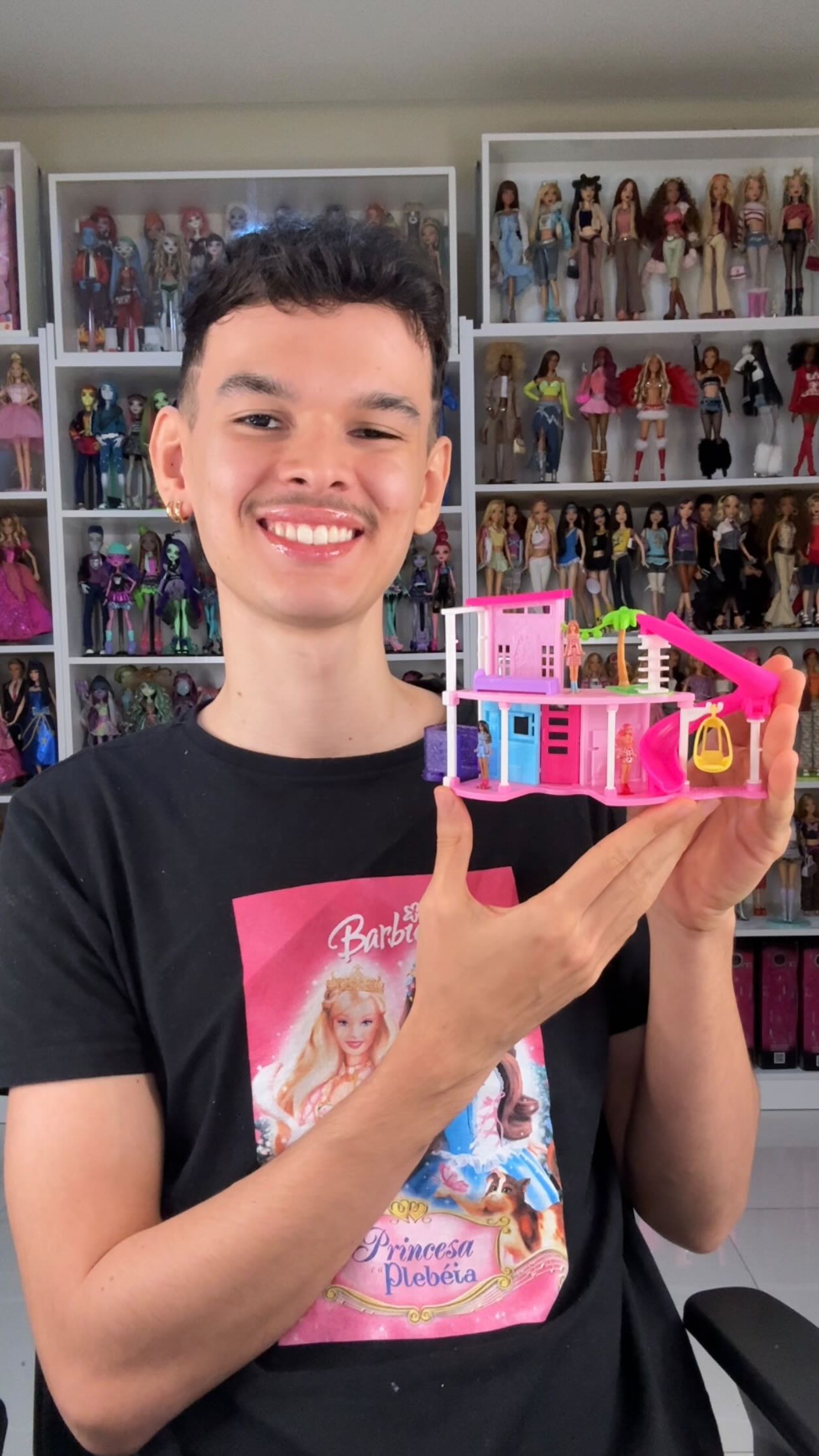 Instagram post by @filipedmb for Barbie. Caption reads: Eu quando sou diva até em miniatura 💋....
