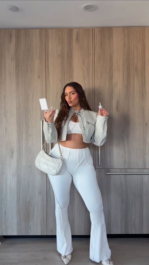 Instagram post by an influencer for BetterMe Store. Caption reads: [...] favourite set with me from @bettermestore....