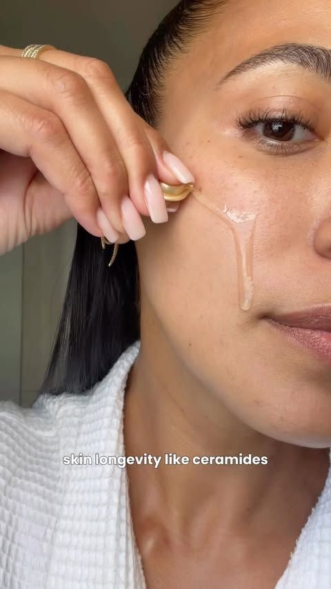 Instagram post by @officialjulissab for Elizabeth Arden. Caption reads: [...] Advanced Gold Ceramide Capsules by....