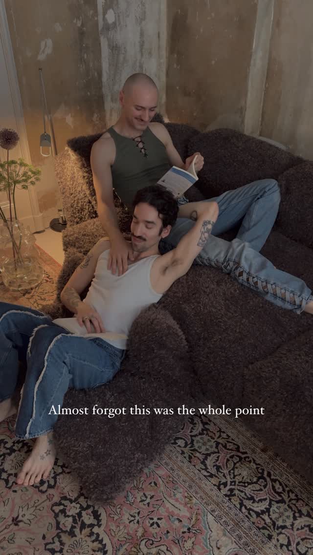 Instagram post by @theberlinchapters for Vetsak. Caption reads: [...] sofa. Should we give it a name? Woof 🐶....