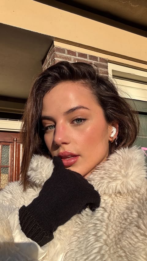 Instagram post by @annefloresmits for ICANIWILL. Caption reads: [...] pilates of course ✨🎀) everything in....