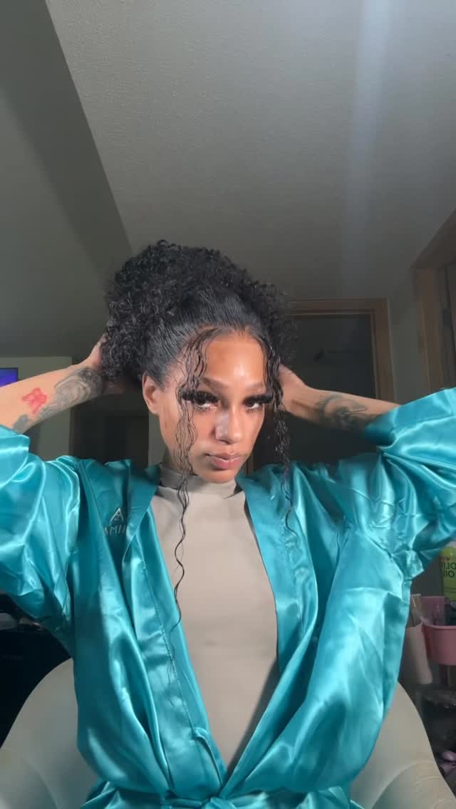 Instagram post by @whtshappenteetee for Ashimary Hair. Caption reads: This 360 wig from @ashimaryhair was so quick and....