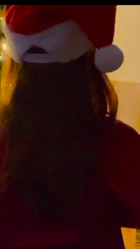 Instagram post by @r3dxvelvet for CORSAIR. Caption reads: Don’t miss out on @corsair Holiday Sale! ❄️❄️❄️....