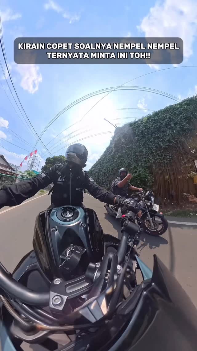 Instagram post by @mr.novembeer for RSV HELMET. Caption reads: Dari ciputat ampe legoso ditempel terus kirain mau....