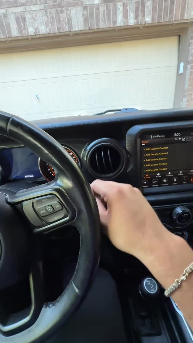 Instagram post by @bartiseb for Vena CBD. Caption reads: 30% off code here “BARTISE30” Use @venacbd with me....