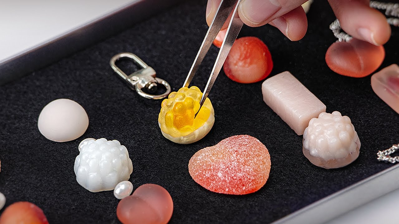 YouTube post by @mongsweets for CLASS101. Caption reads: [...] Online....