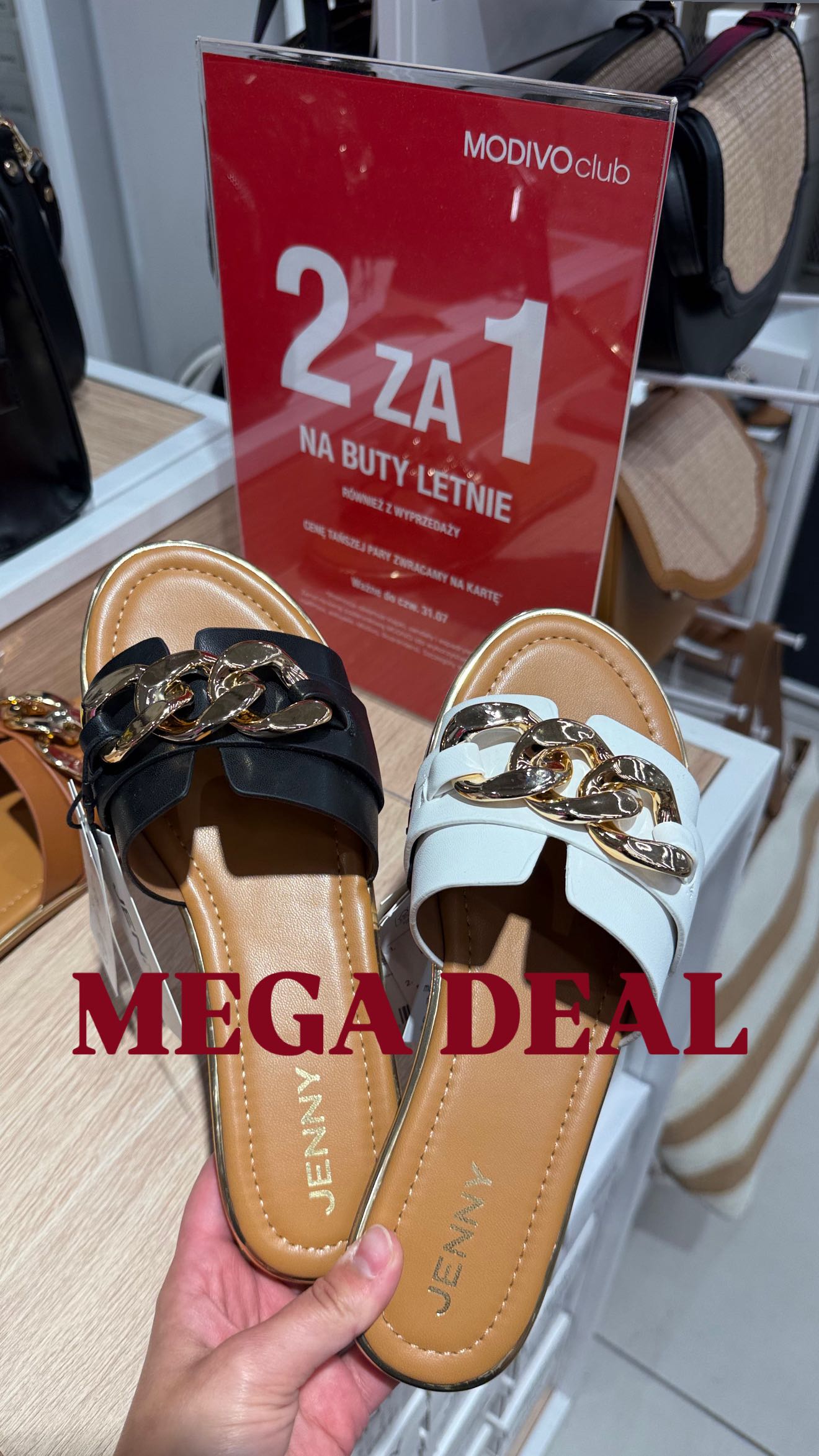 Instagram post by @deal.zycia for CCC. Caption reads: 2 za 1 na BUTY! 💃🏻

Do @cccshoesbags powróciła....