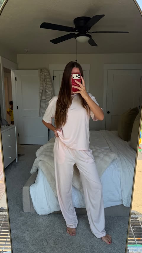 Instagram post by @noellebybee for Cozy Earth. Caption reads: [...] with me in the comfiest pajamas!!! 💕....