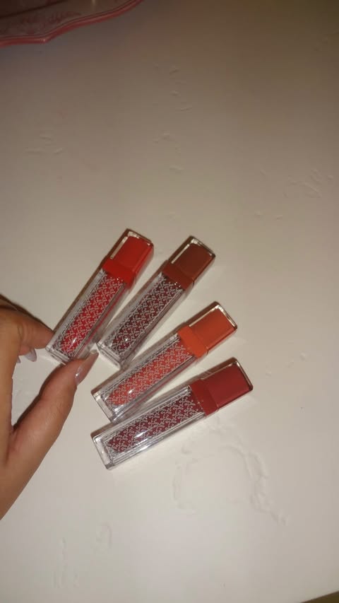 Instagram post by @devikavinayek for Kay Beauty. Caption reads: [...] Hydra Luscious Lip Gloss Stain from....