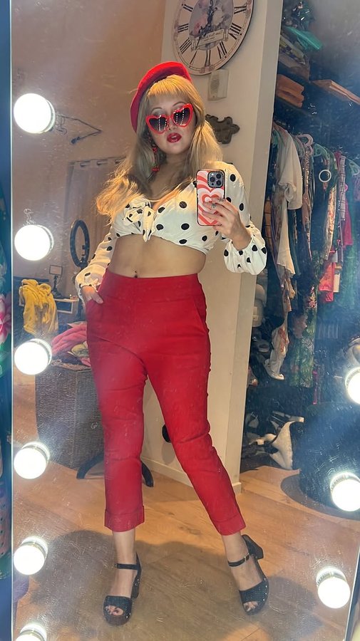 Instagram post by @itsmercury for ShopHDE. Caption reads: [...] love how versatile these Capri pants by....