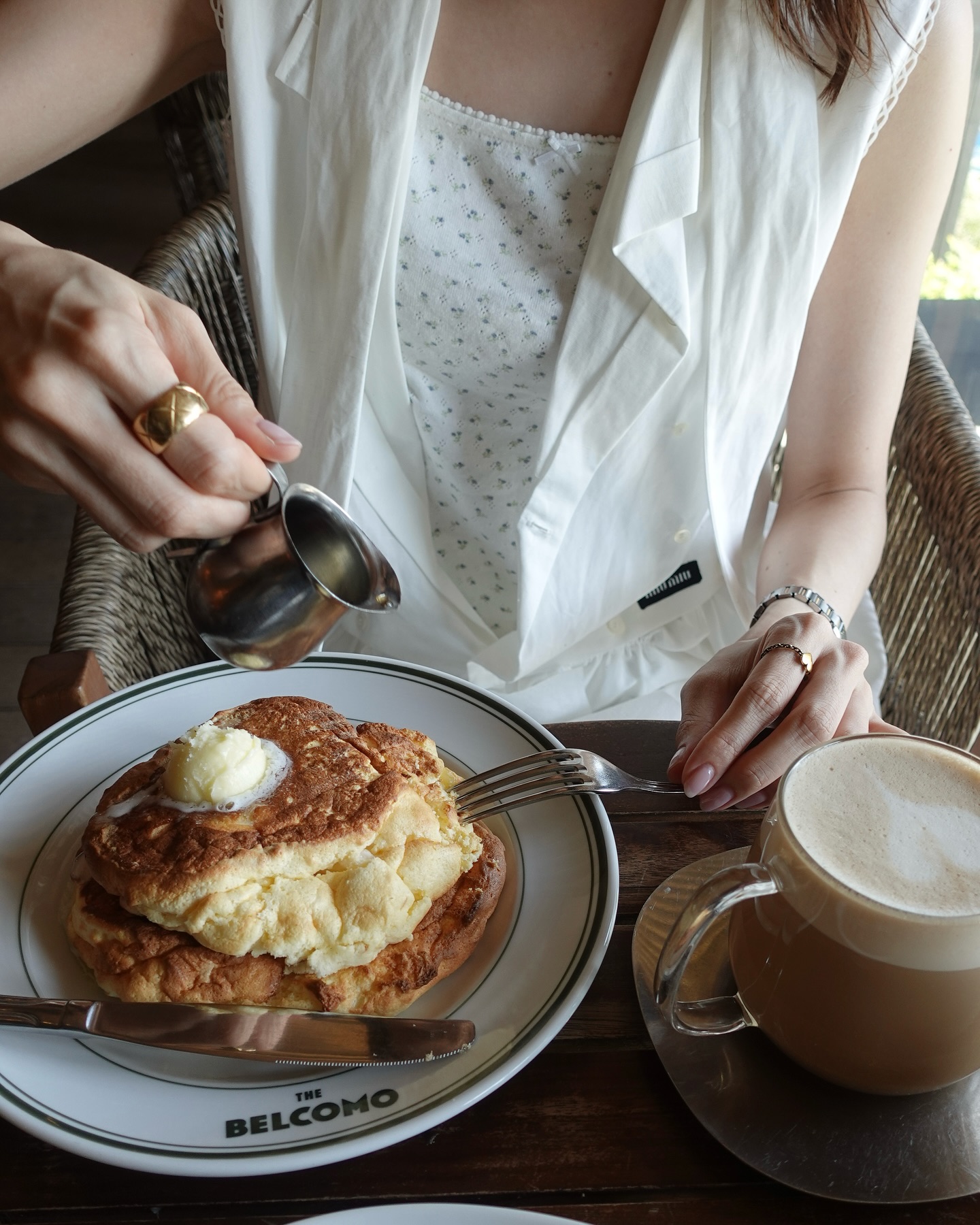 Instagram post by @ami_ishii_ for THE AOYAMA GRAND HOTEL. Caption reads: 🥞

青山のパワースポットだと勝手に思っている
AOYAMA GRAND HOTEL🏨....